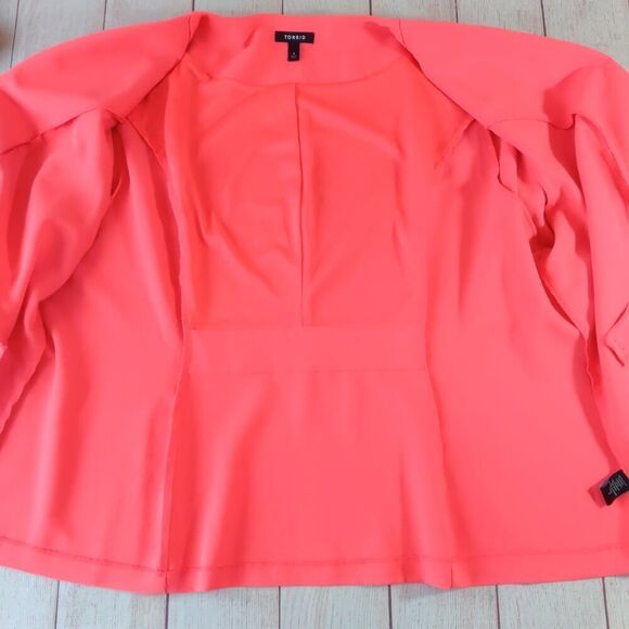 Torrid Ruched Sleeve Blazer sz 4 - Picture 6 of 10